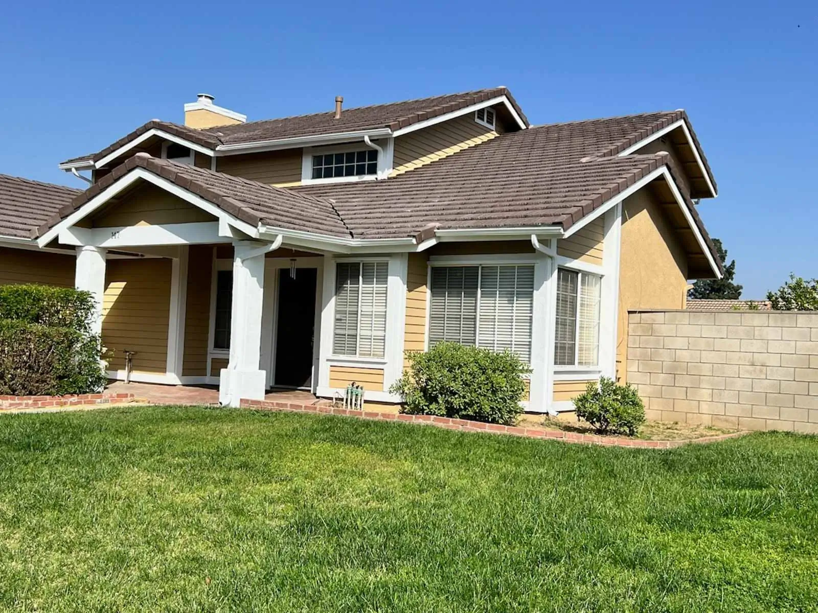 Side view of Rialto home after paint job by Dream Painting